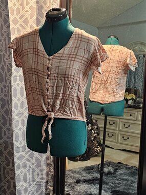 Sim & Sam Plaid Button‑Front Tie‑Hem Top – Size M